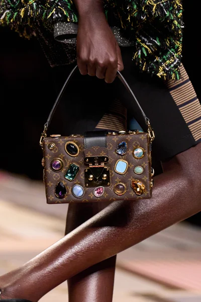 Look 12